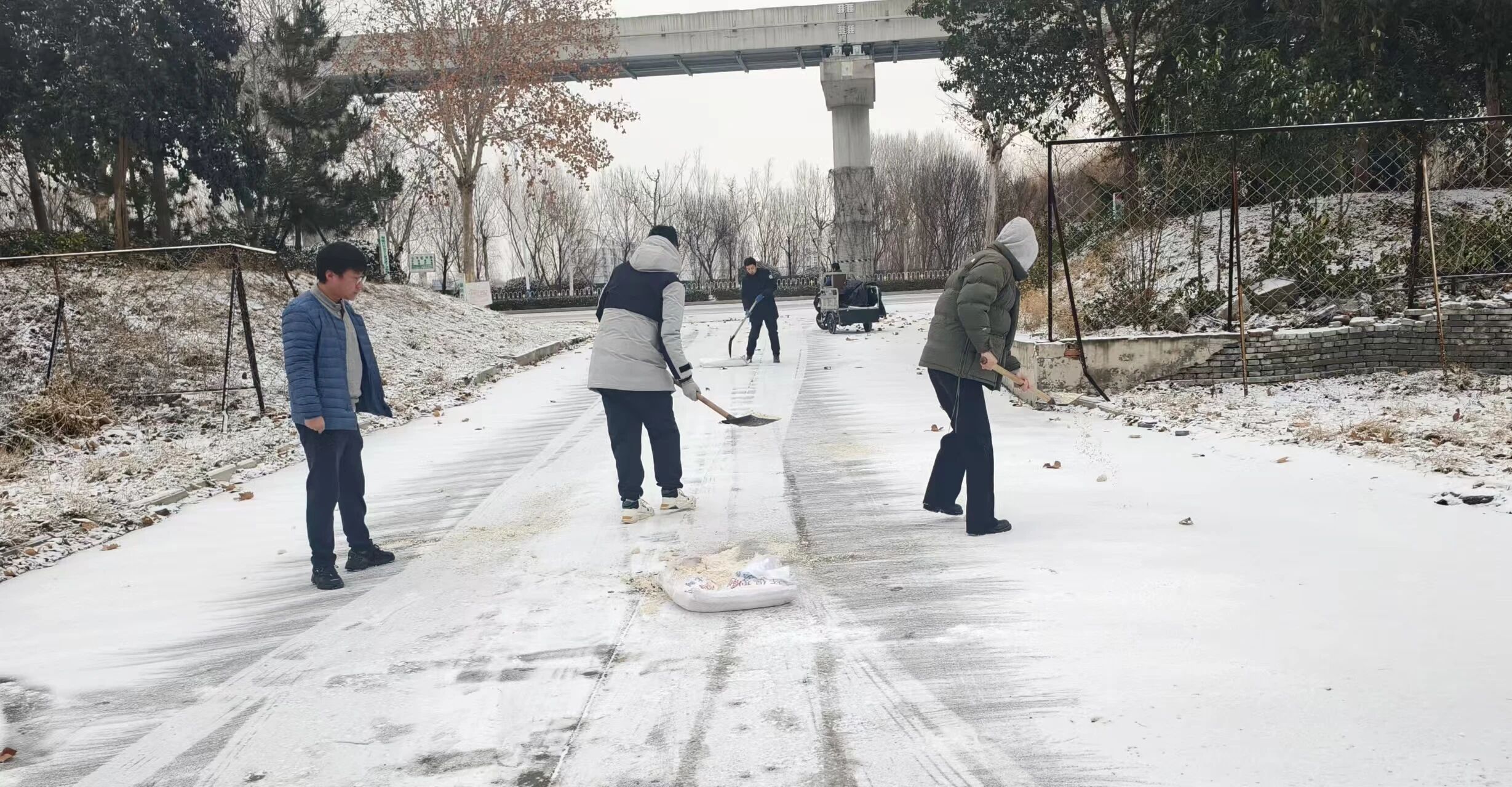 鹽暖寒冬路，鄒城鹽業(yè)全力保供除冰雪！1